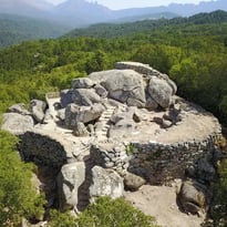 Visite commentée des sites archéologiques de Cuccuruzzu, Capula par la médiatrice Chantal de Peretti